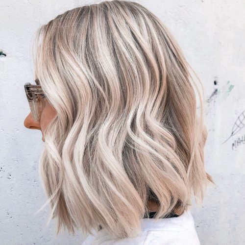 balayage blond cendré sur cheveux mi-longs