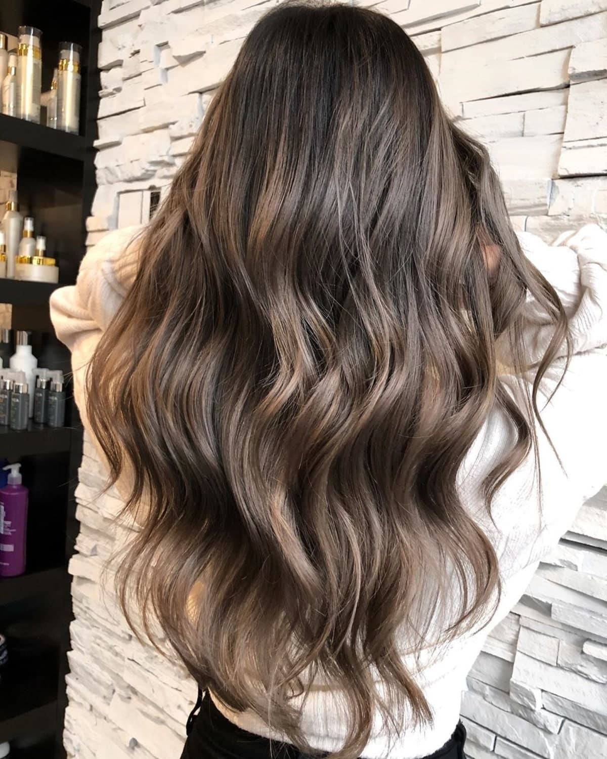 brun cendré clair sur cheveux foncés