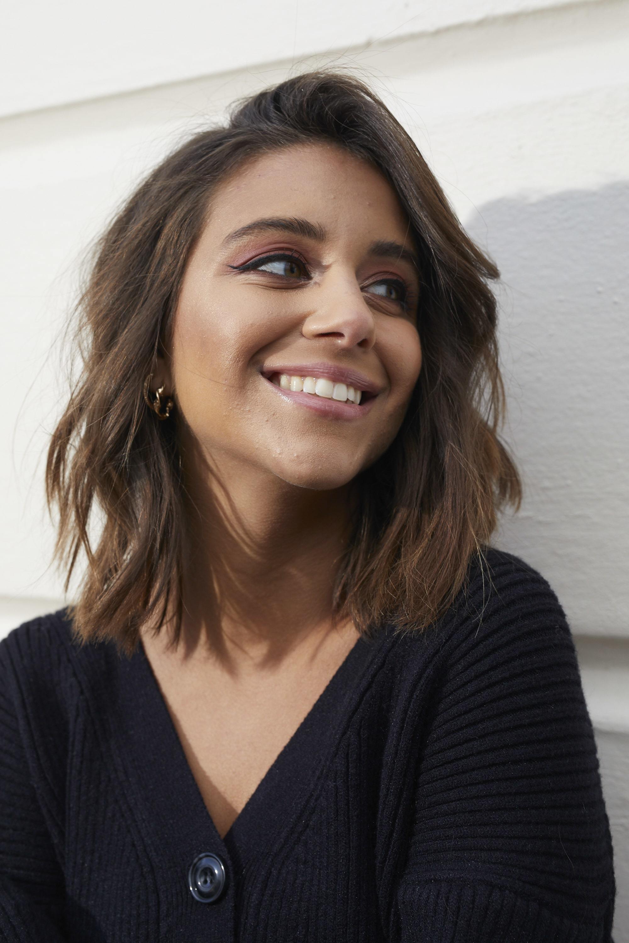Femme aux cheveux courts bruns Type 2a