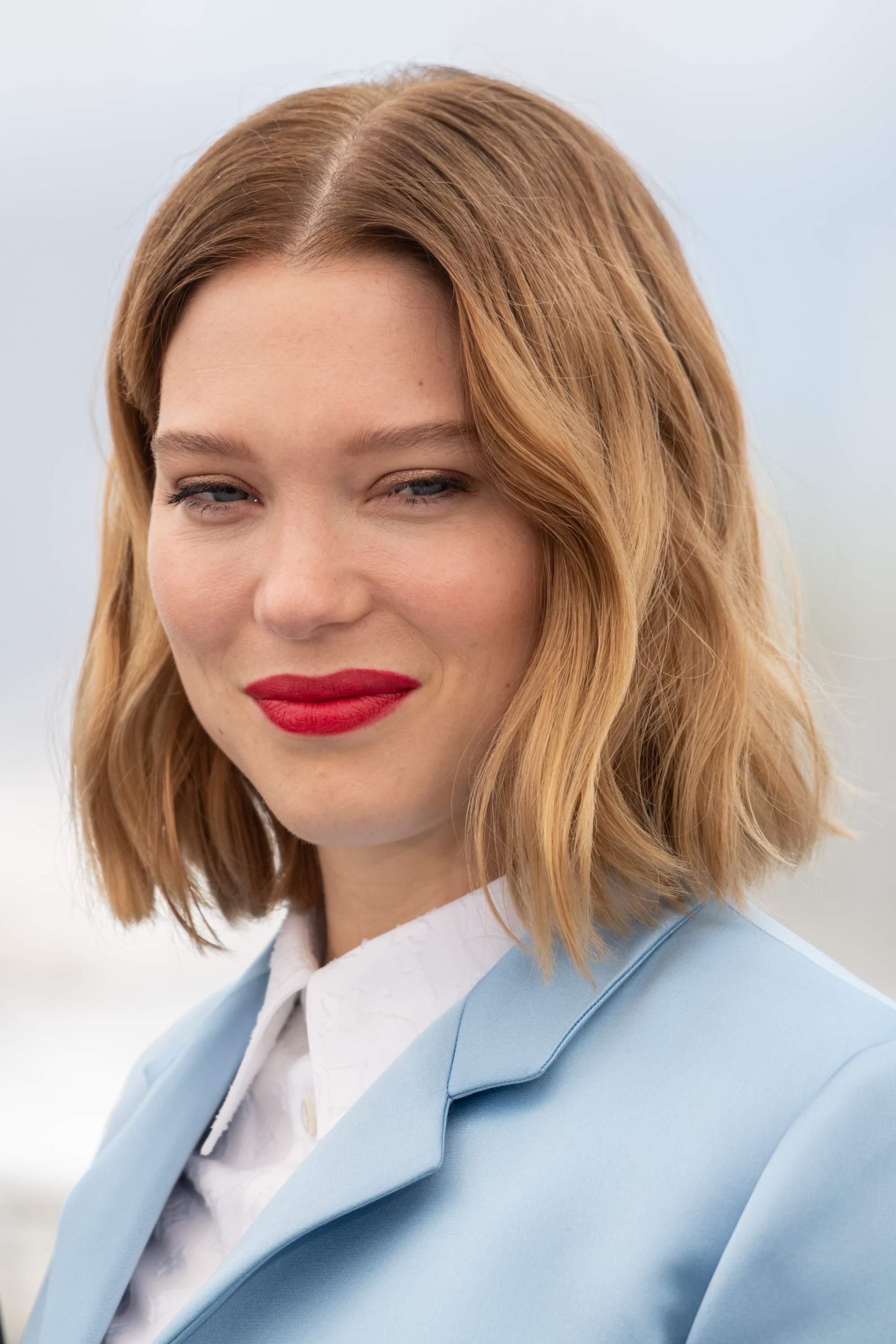 Lea Seydoux with golden blonde messy French bob haircut