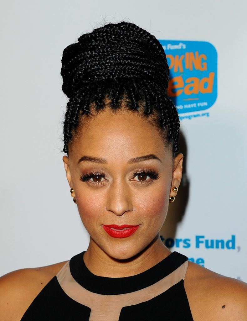Tia Mowry avec boîte tressée 