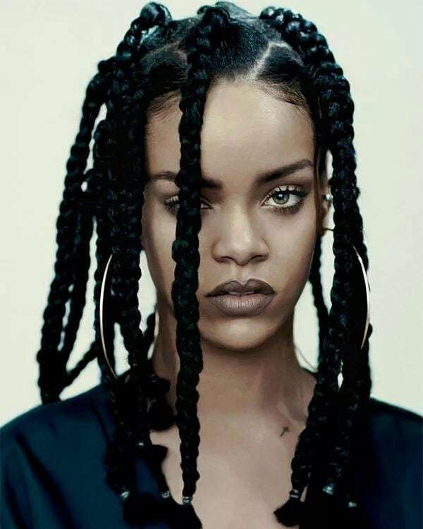 Rihanna avec une coiffure en tresse de dookie
