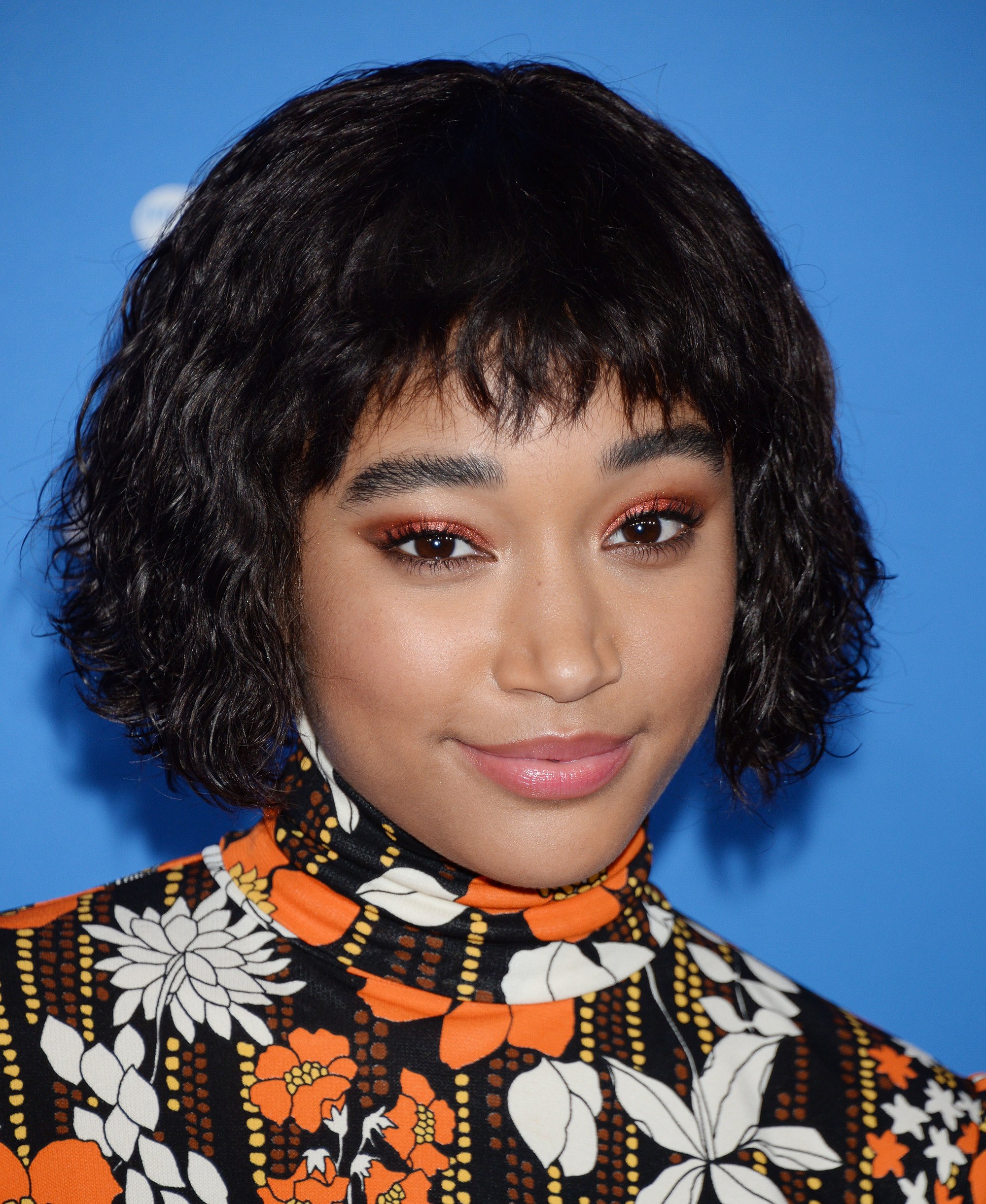 Amandla Stenberg avec son look mouillé short bob avec micro frange