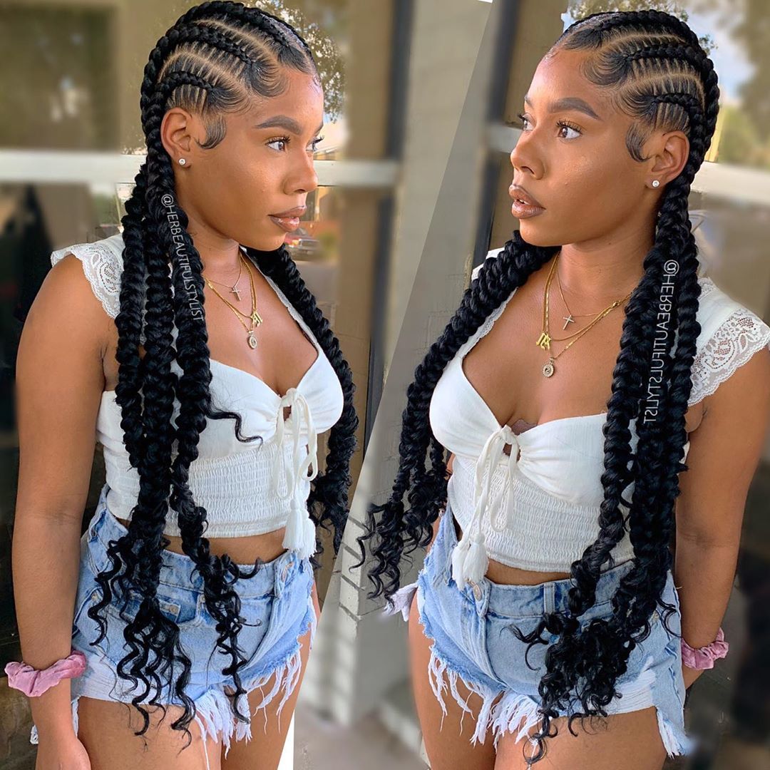 Femme aux corniches épaisses et ondulées avec des extensions