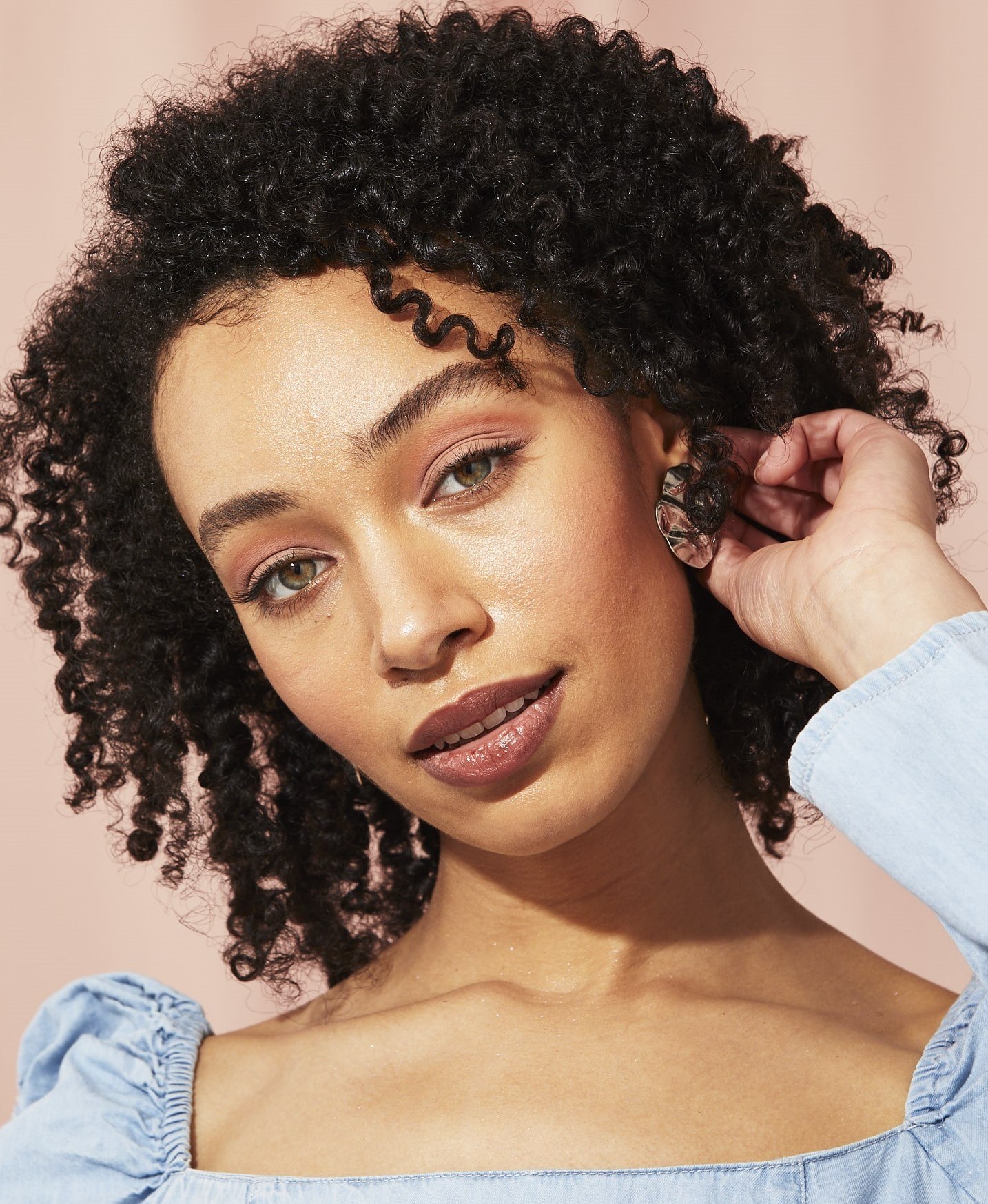 Femme aux boucles 3C