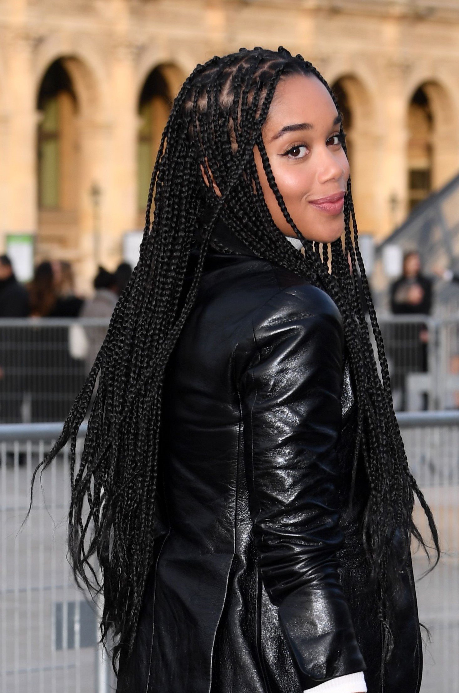 Laura Harrier avec des tresses sans noeuds