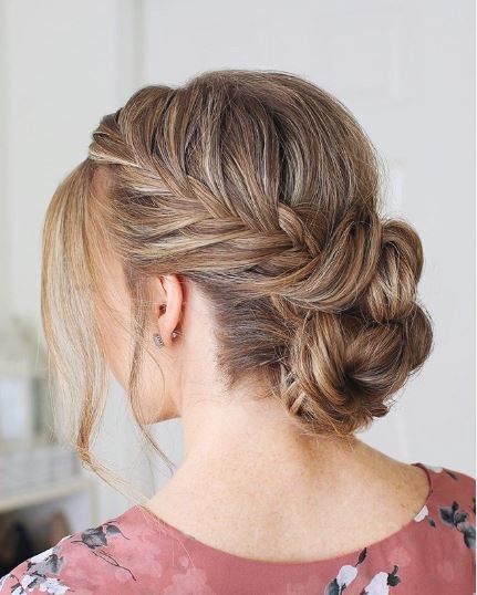 chignon mesys avec tresse sur cheveux blonds
