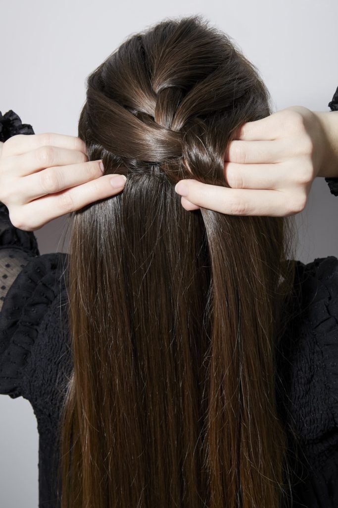 Comment tresser ses propres cheveux à la française avec des cheveux bruns