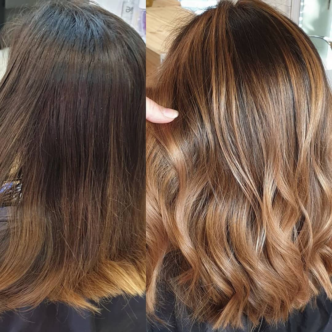 Avant et après d'une femme aux cheveux miels foncés à clairs.
