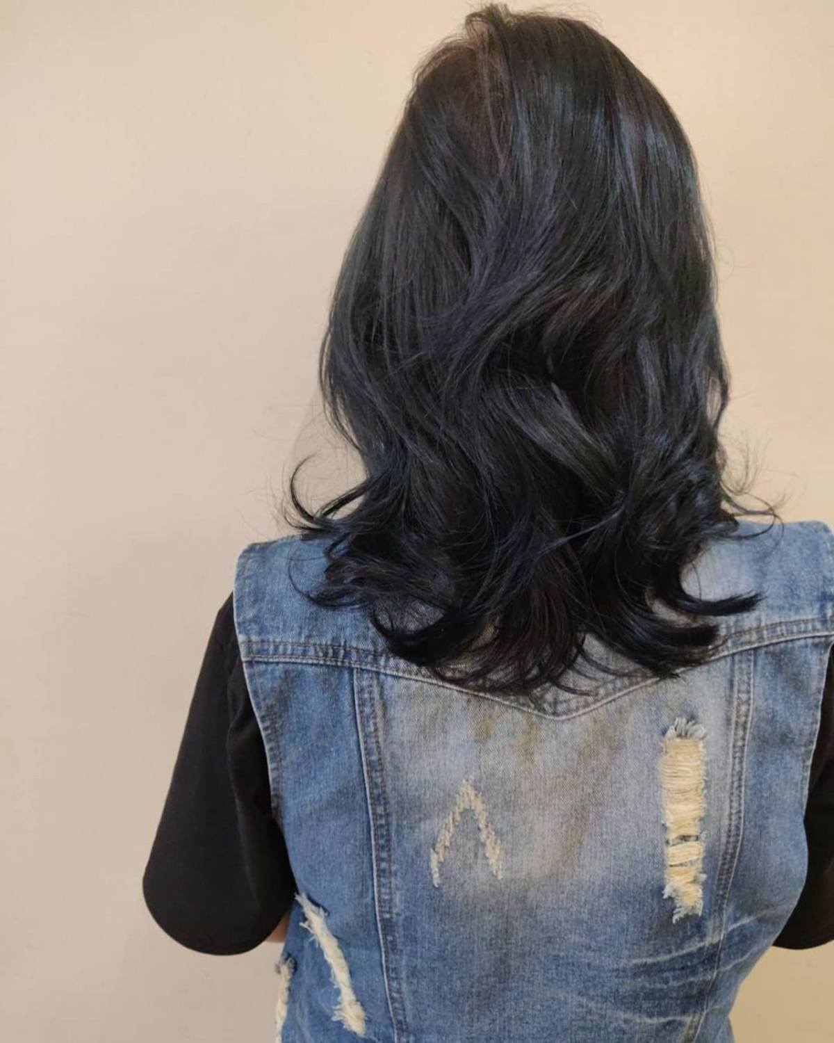 cheveux mi-longs ondulés permanente