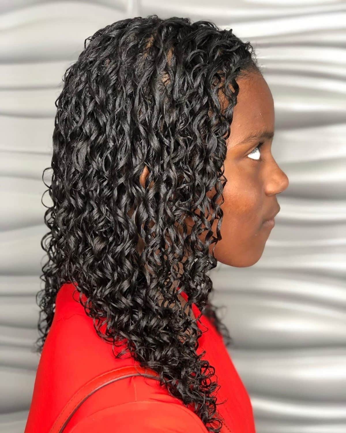 permanente ondulée pour cheveux noirs