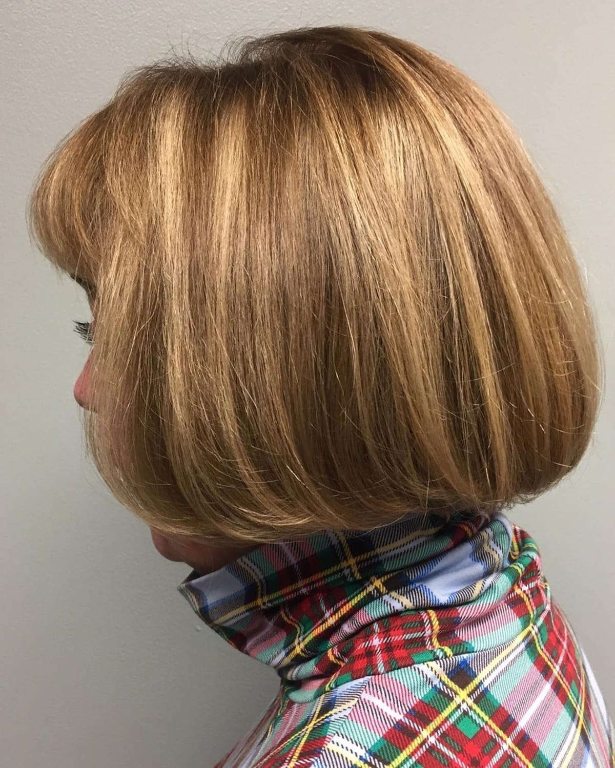 Bob rétro blond foncé