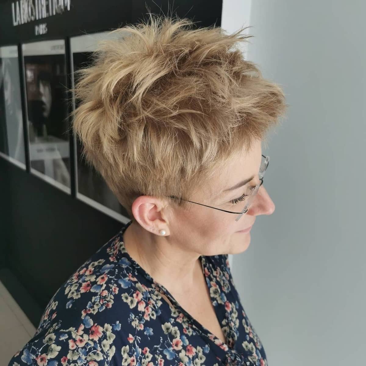 Coupe pixie Edgy Spiky pour les femmes de plus de 60 ans
