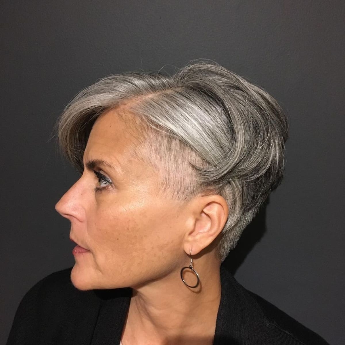 Edgy bob avec une sous-coupe
