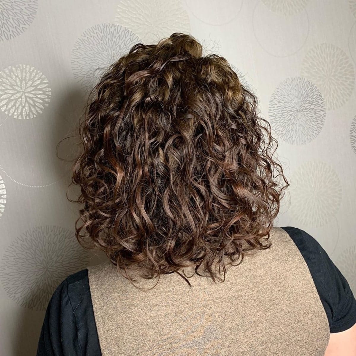 permanente spirale lâche pour cheveux courts