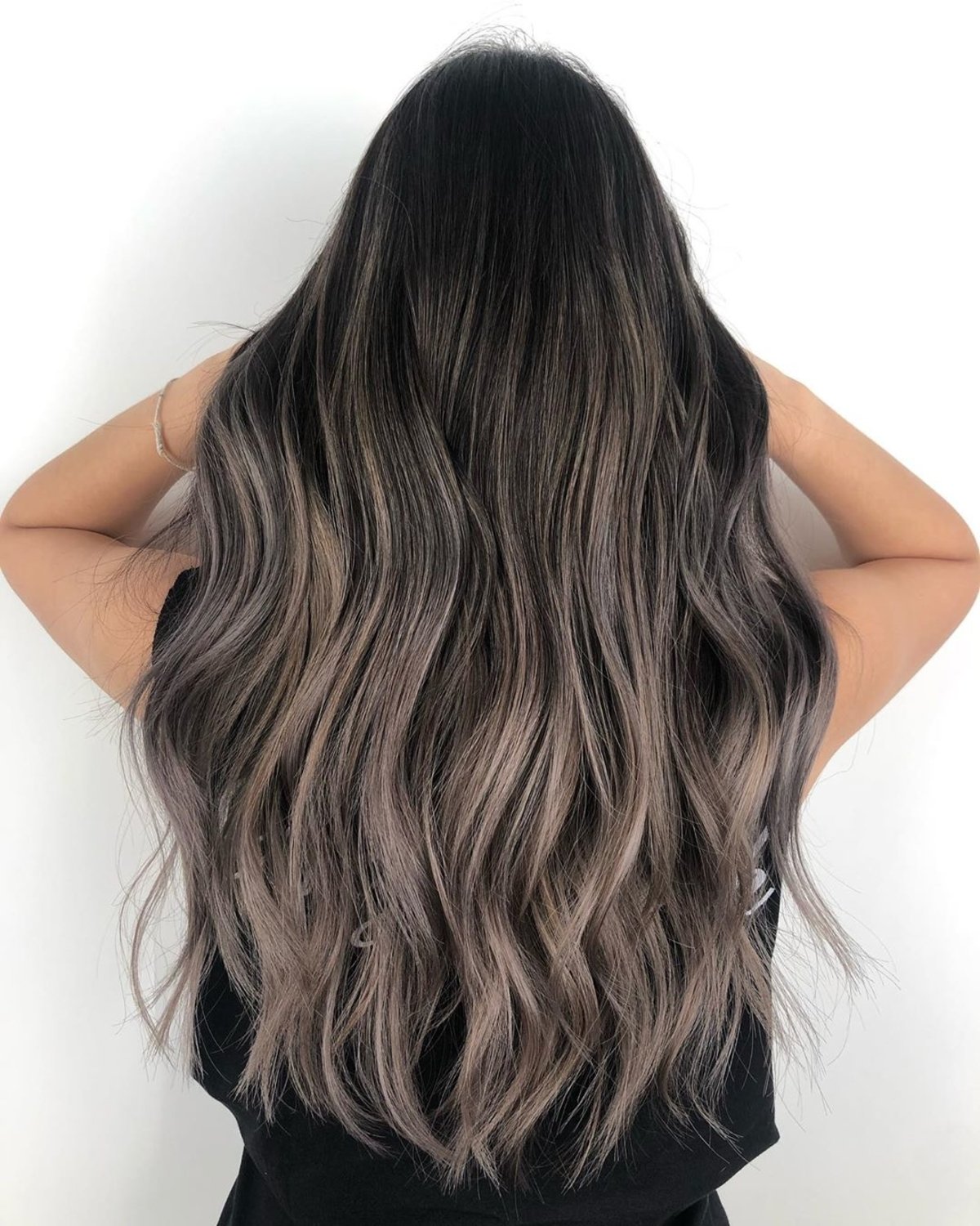 Ombre noir à brun cendré clair