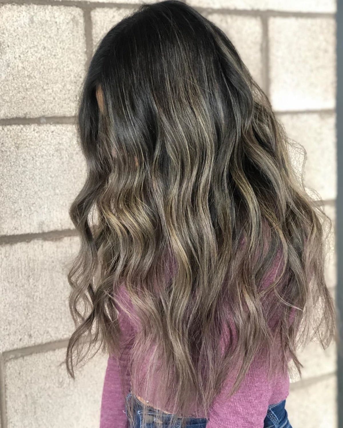 Brun cendré clair sur cheveux noirs