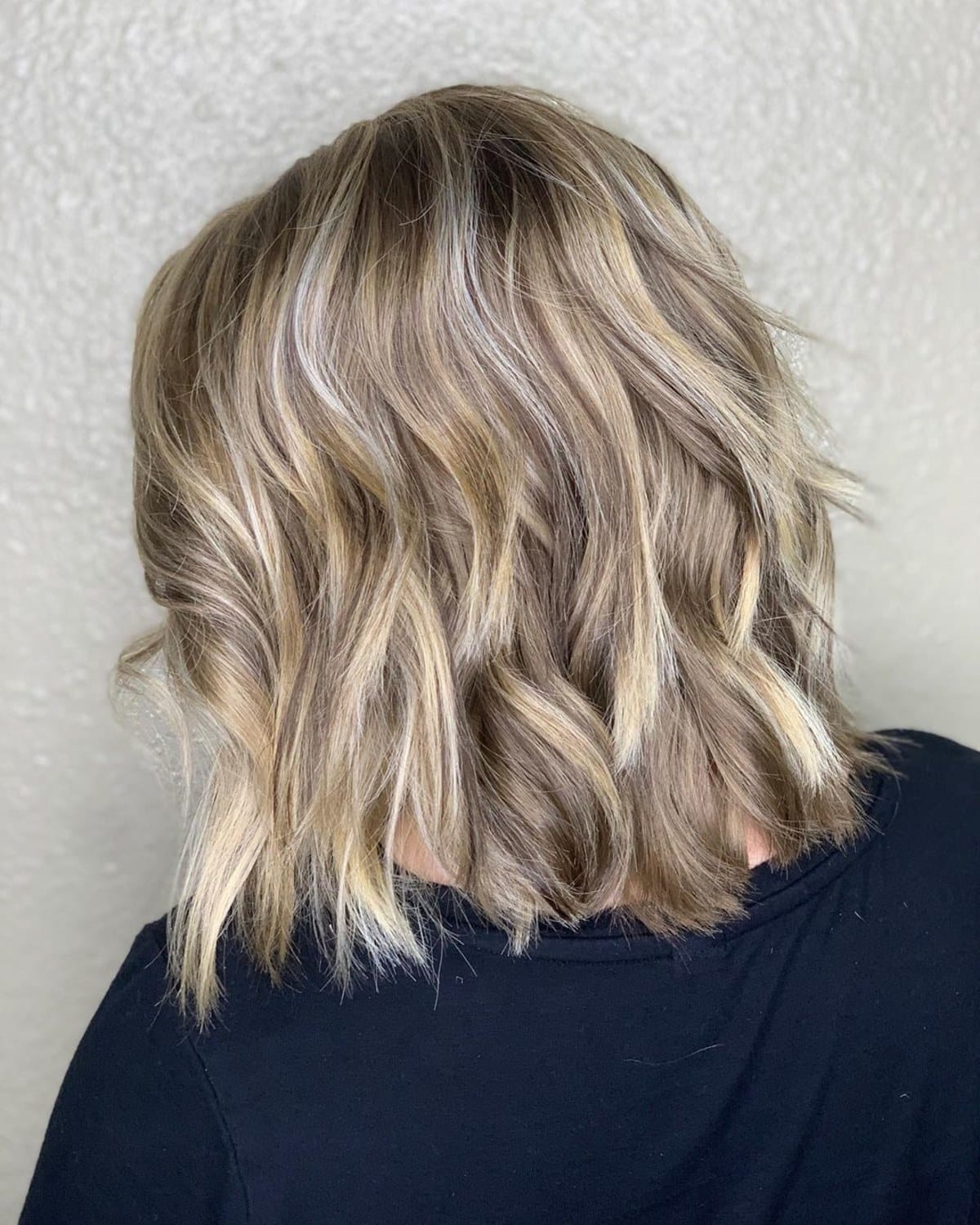 balayage brun cendré clair sur cheveux courts