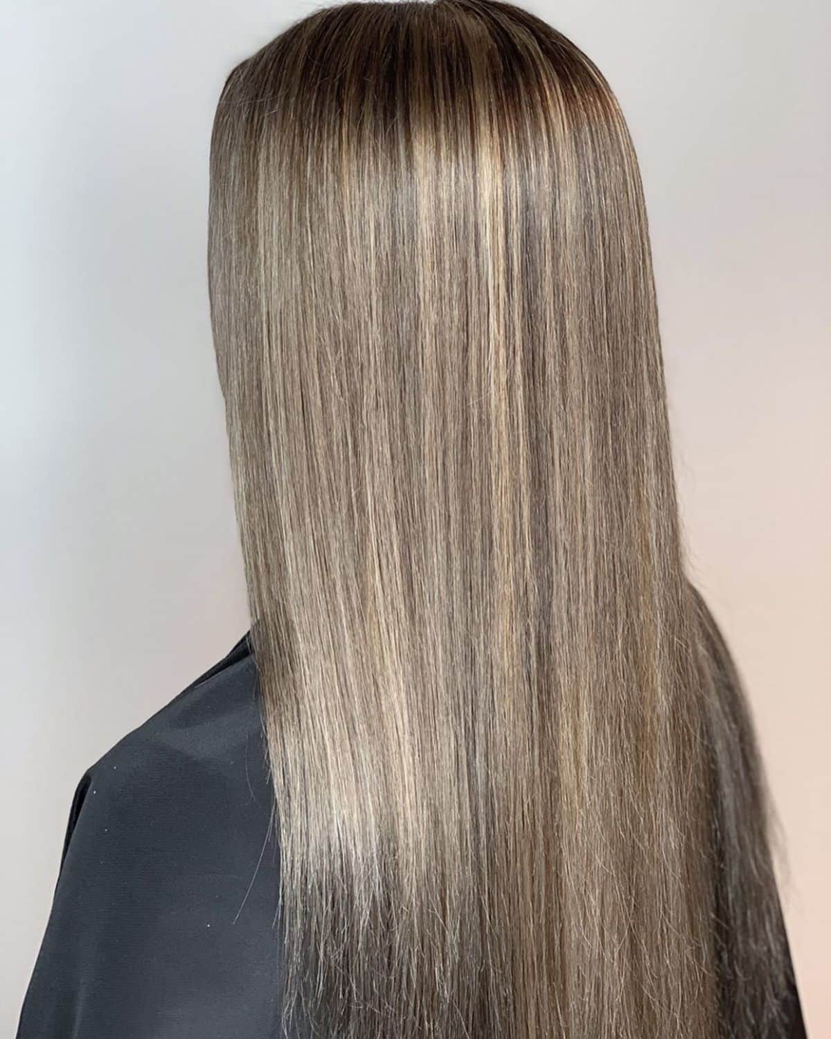 Cheveux châtain cendré foncé clair