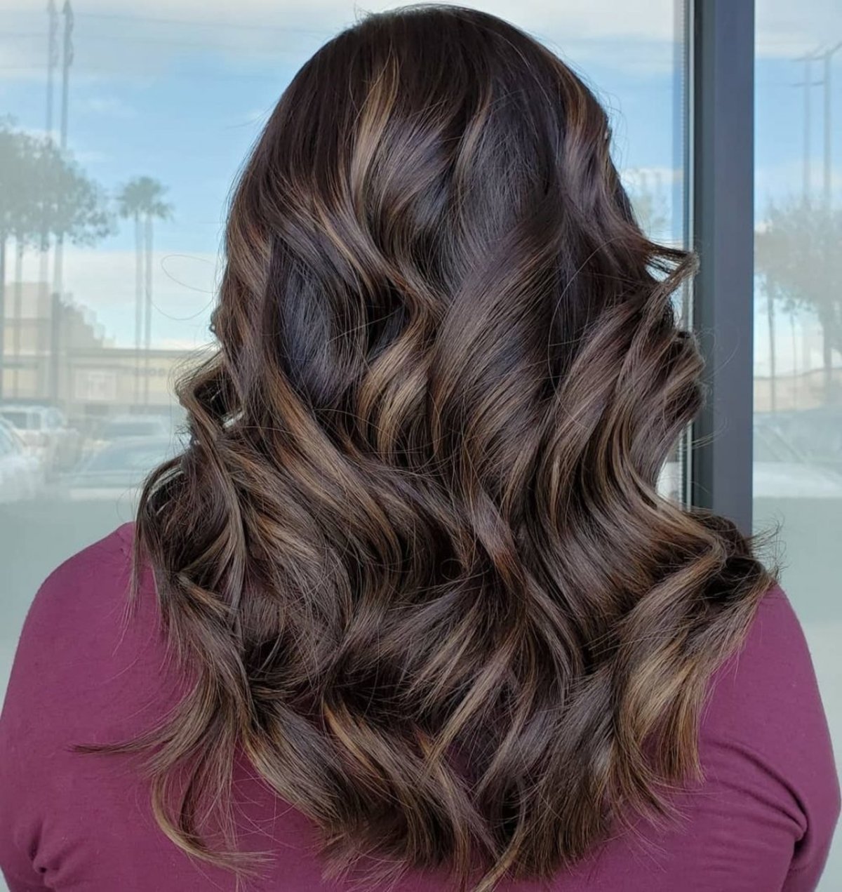 mèches brun cendré clair sur cheveux brun foncé