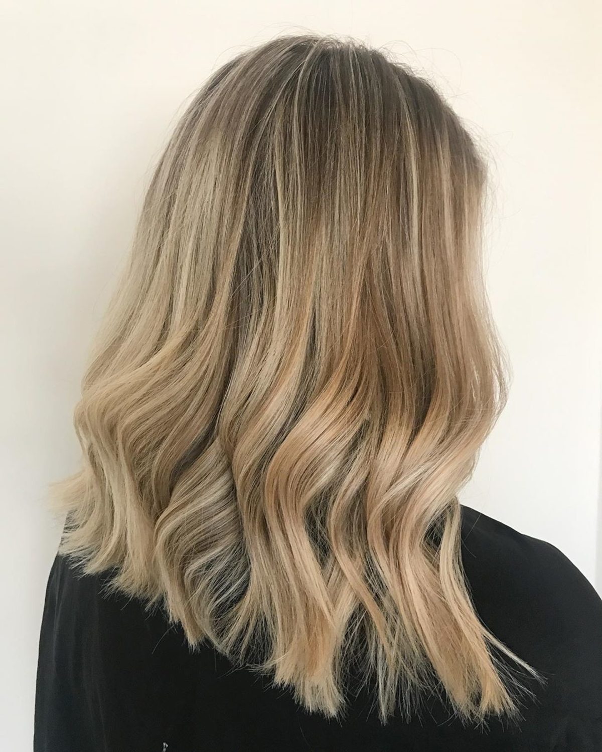 brun cendré clair avec des reflets blonds
