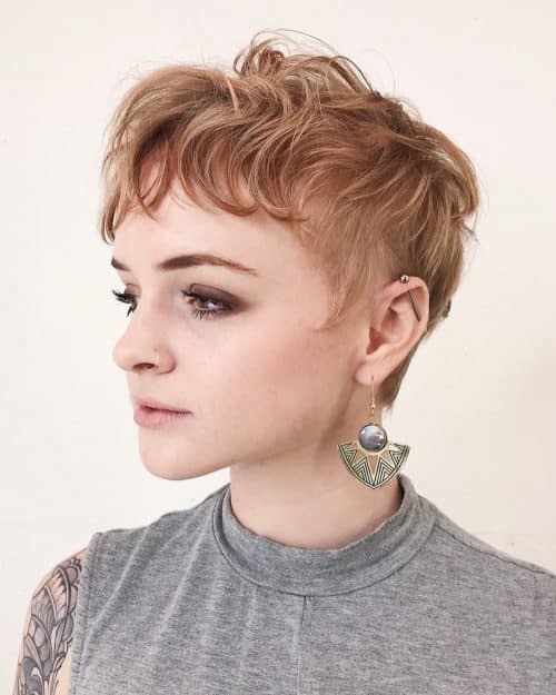 Coupe Pixie pour cheveux fins et bouclés