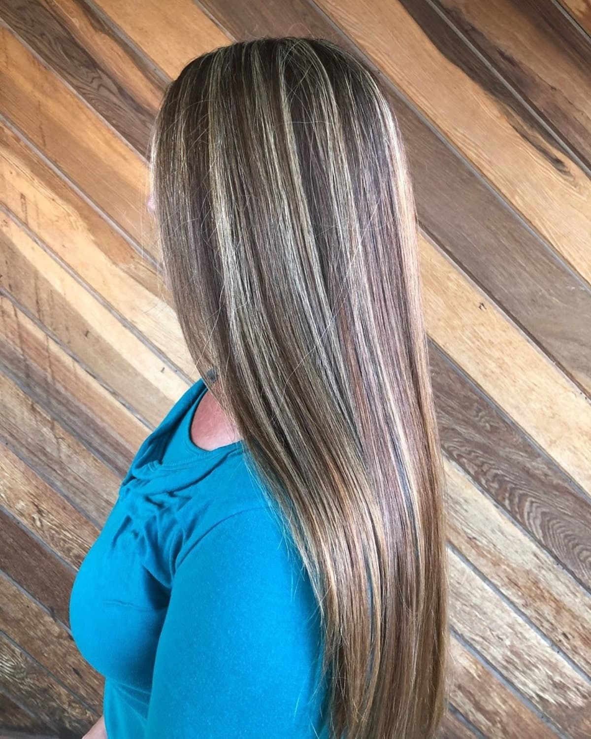 Mèches partielles blond platine