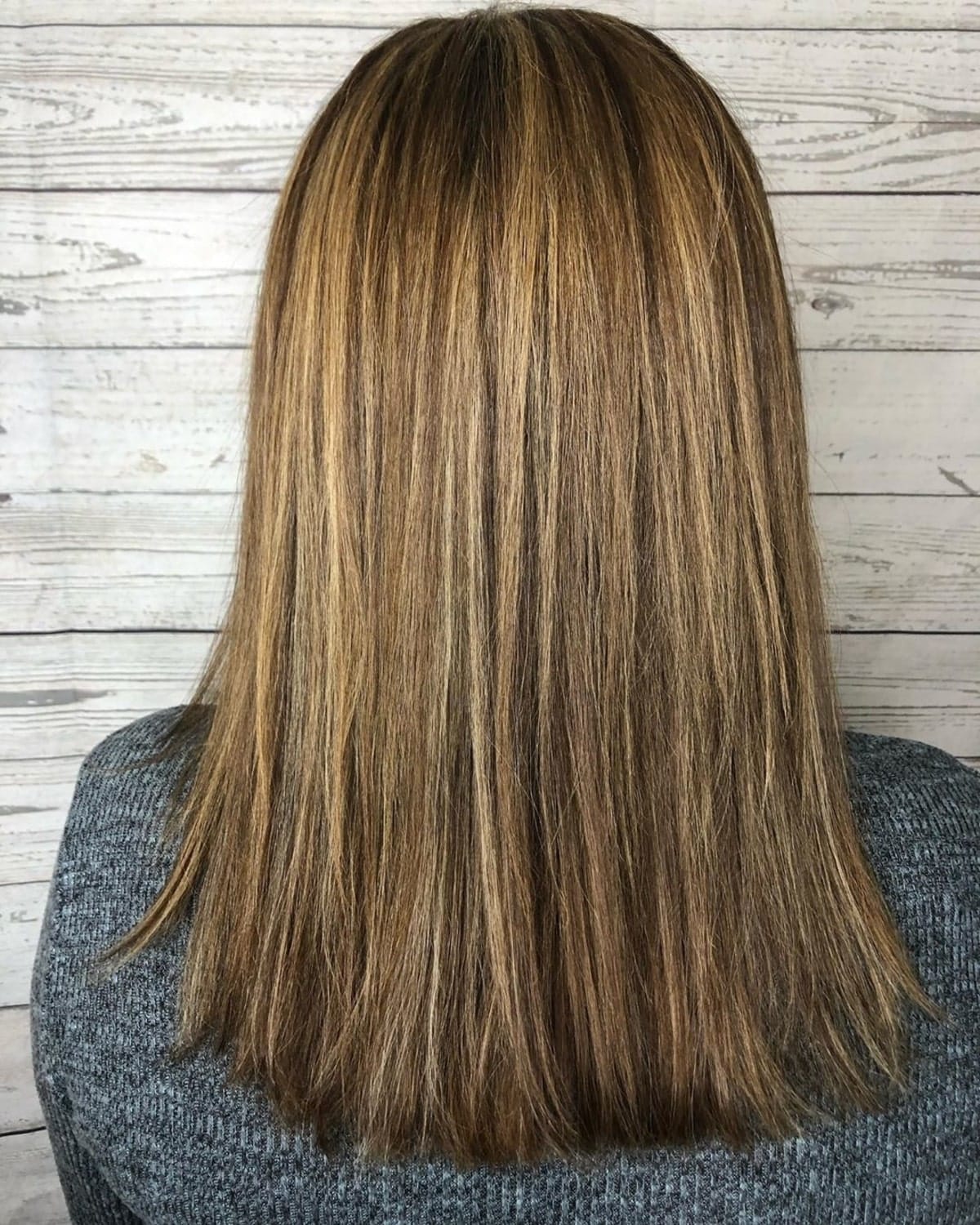 Mèches partielles sur cheveux raides