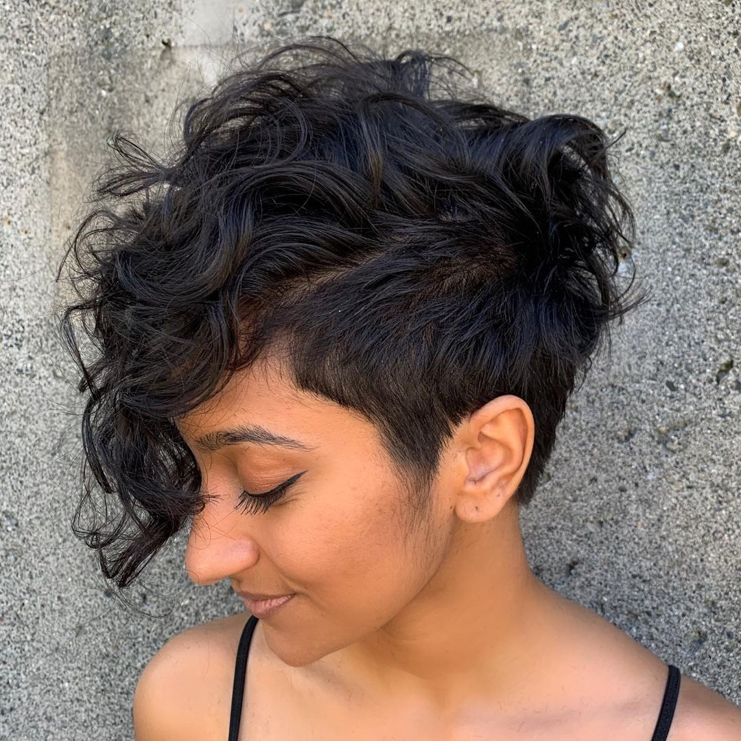 Coupe Pixie Texturée avec Ondulations