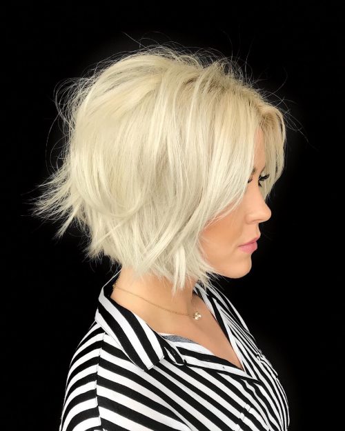 coupe blonde courte ondulée