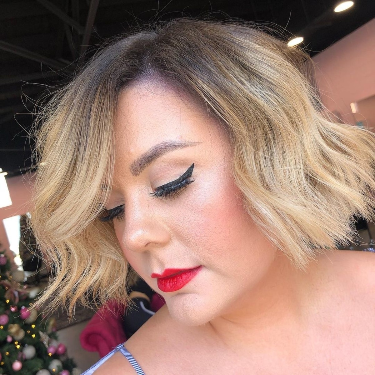 Wavy short bob ombre pour un visage poupin