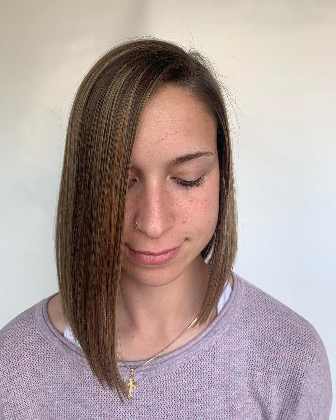 coupe de cheveux lob asymétrique et arrondie