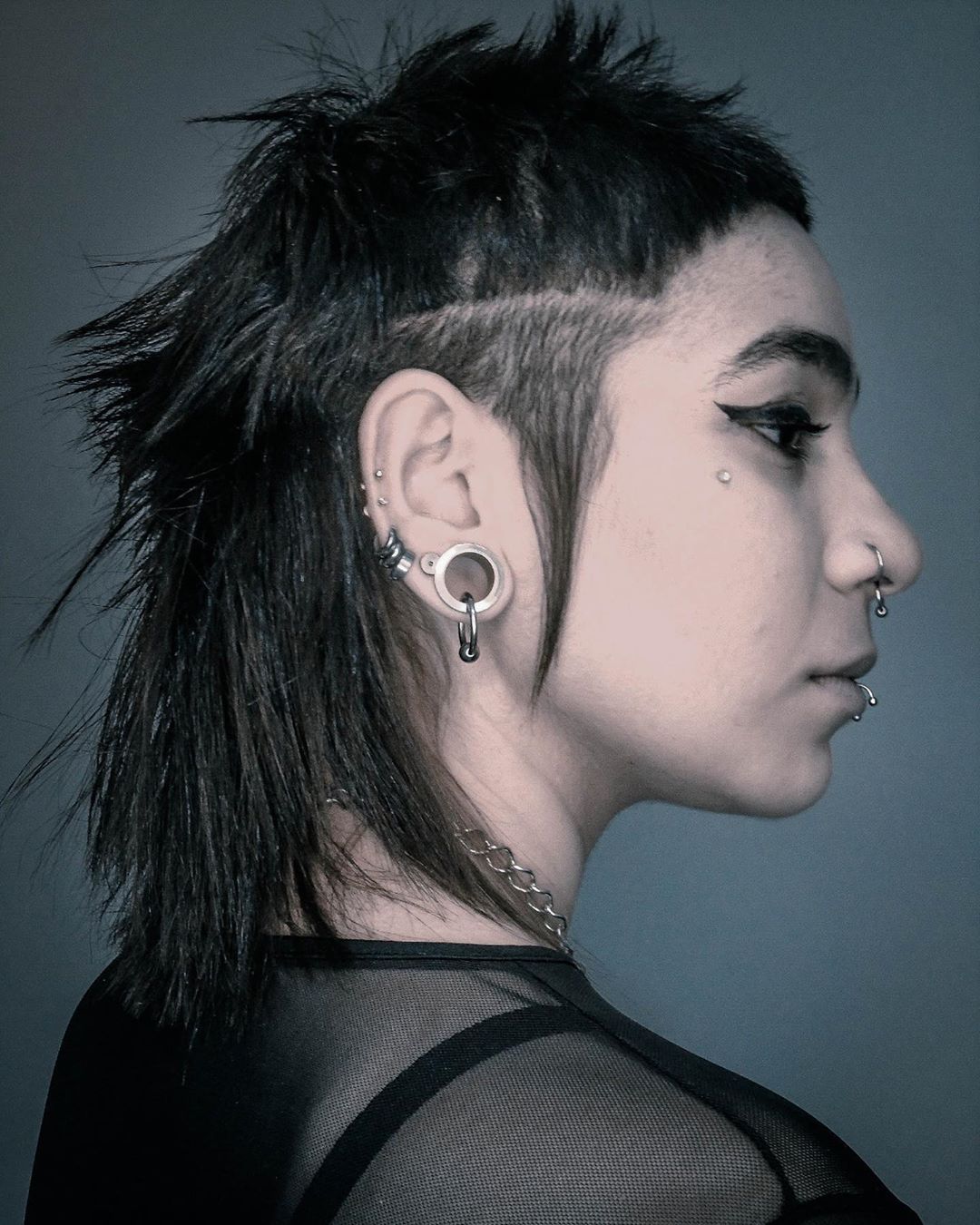 coupe de cheveux courte asymétrique avec sous-coupe