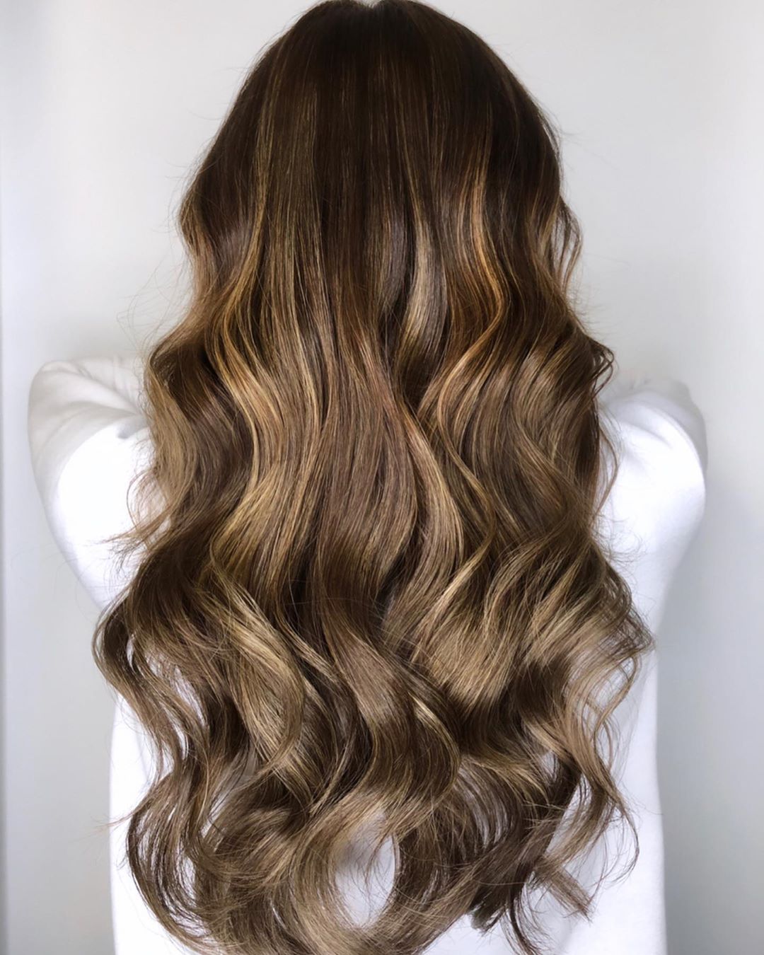 Brun doré clair sur cheveux brun foncé