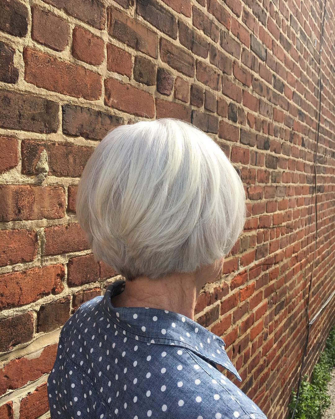 Pixie Bob blanc pour les femmes de 50 ans aux cheveux épais