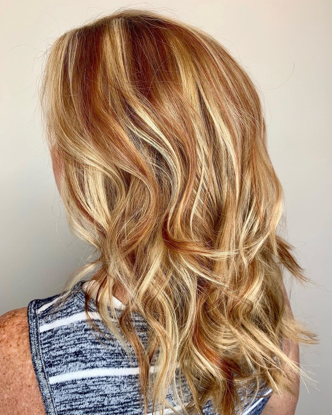 blond cendré clair sur cheveux orange