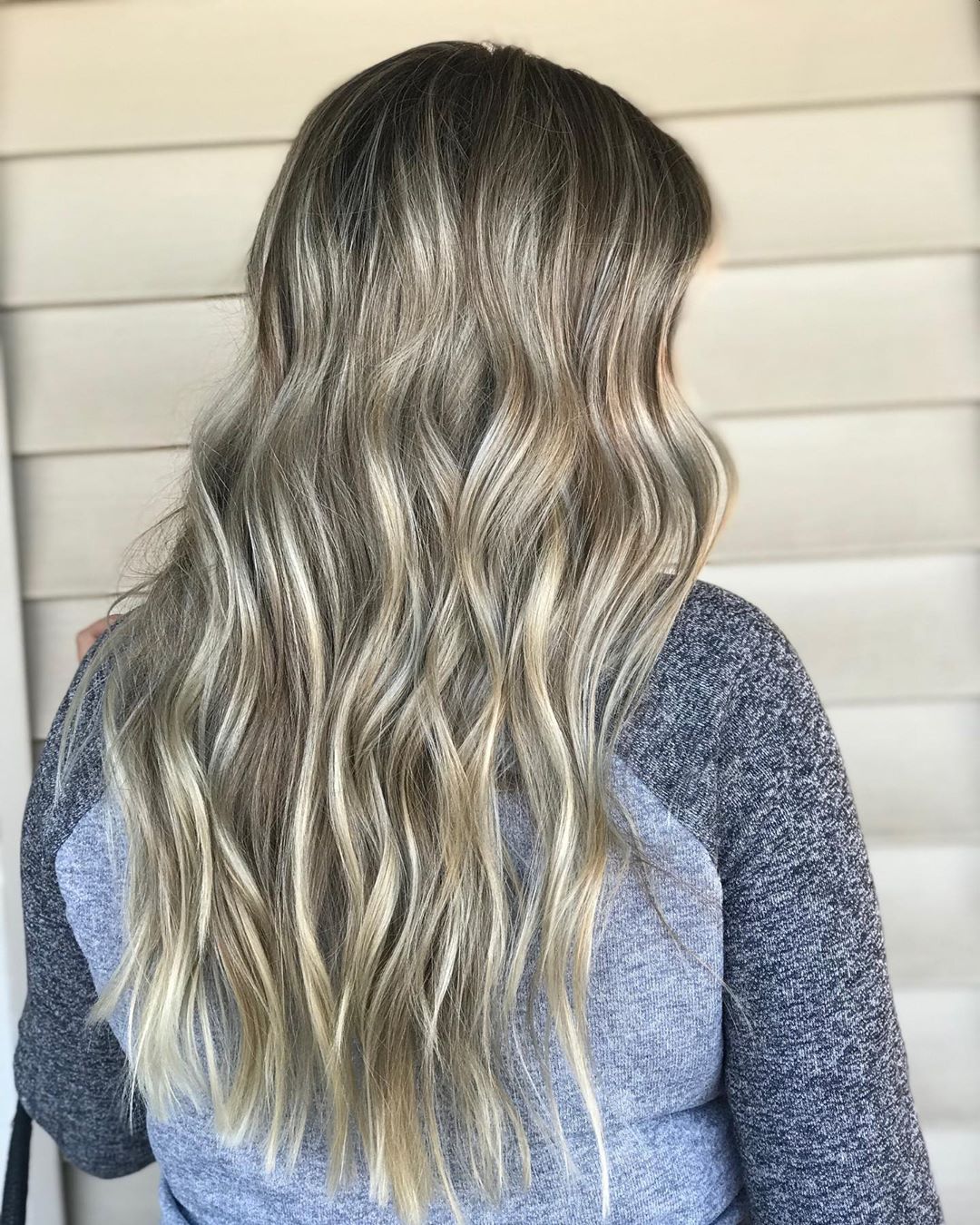 blond cendré clair avec reflets platine