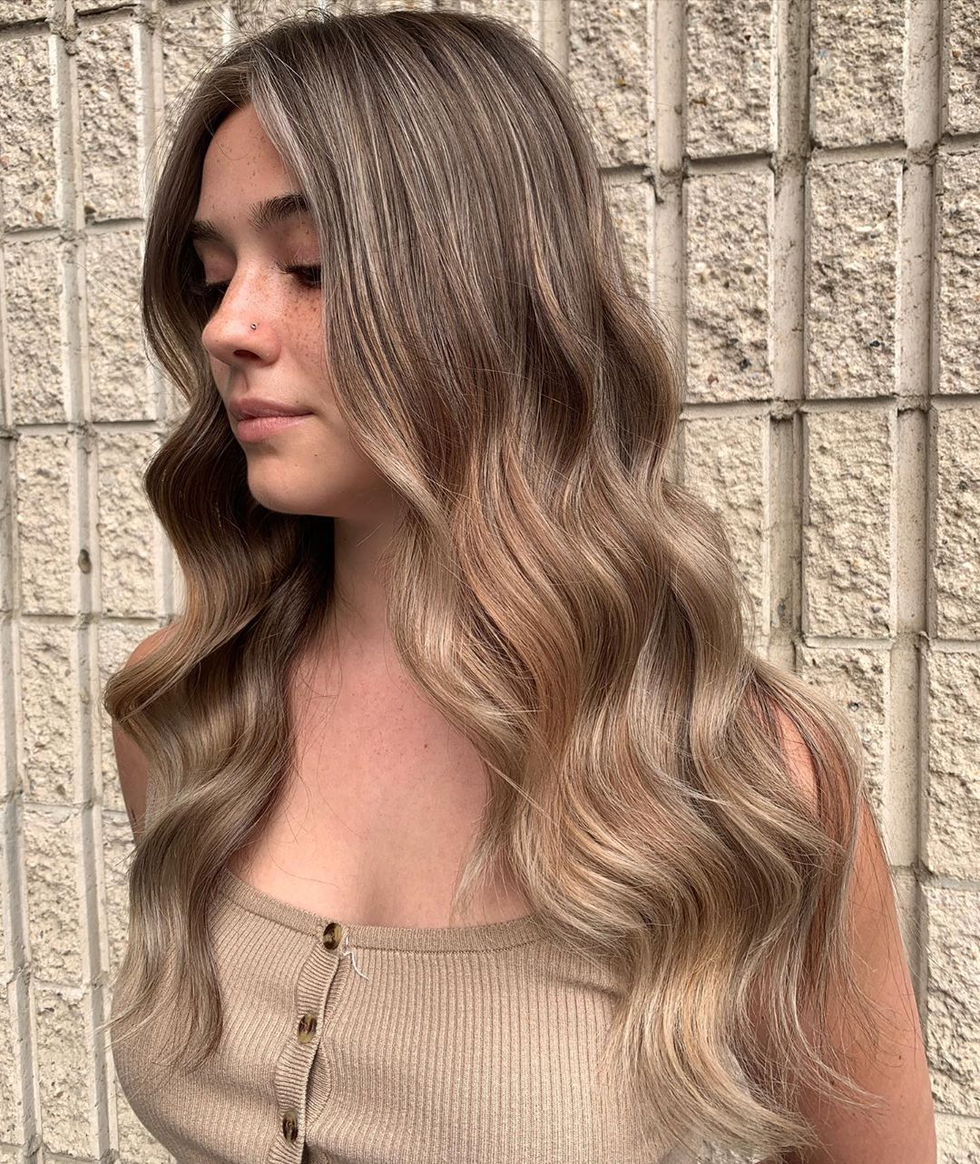 Cheveux blond cendré beige
