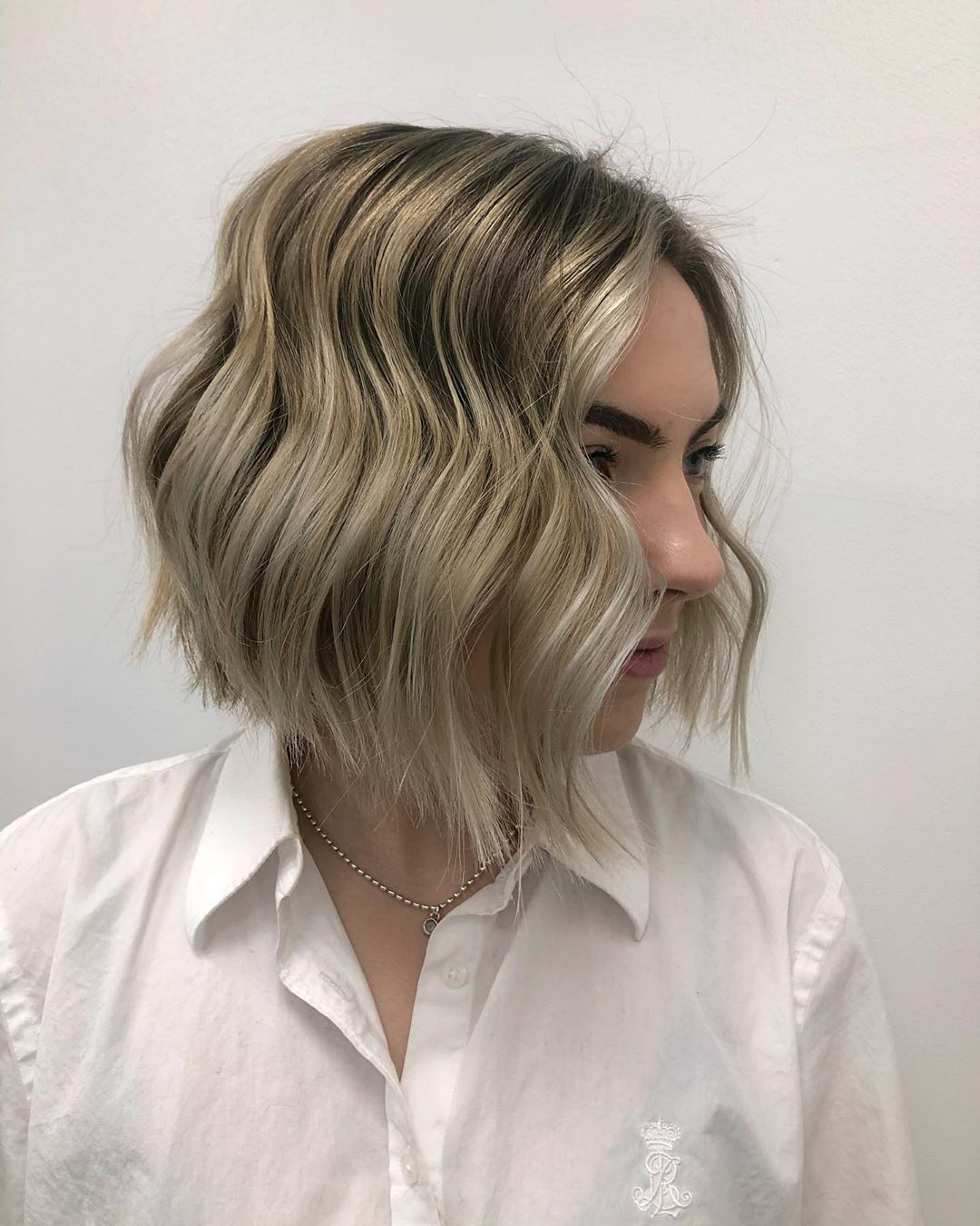 Cheveux courts blonds beiges
