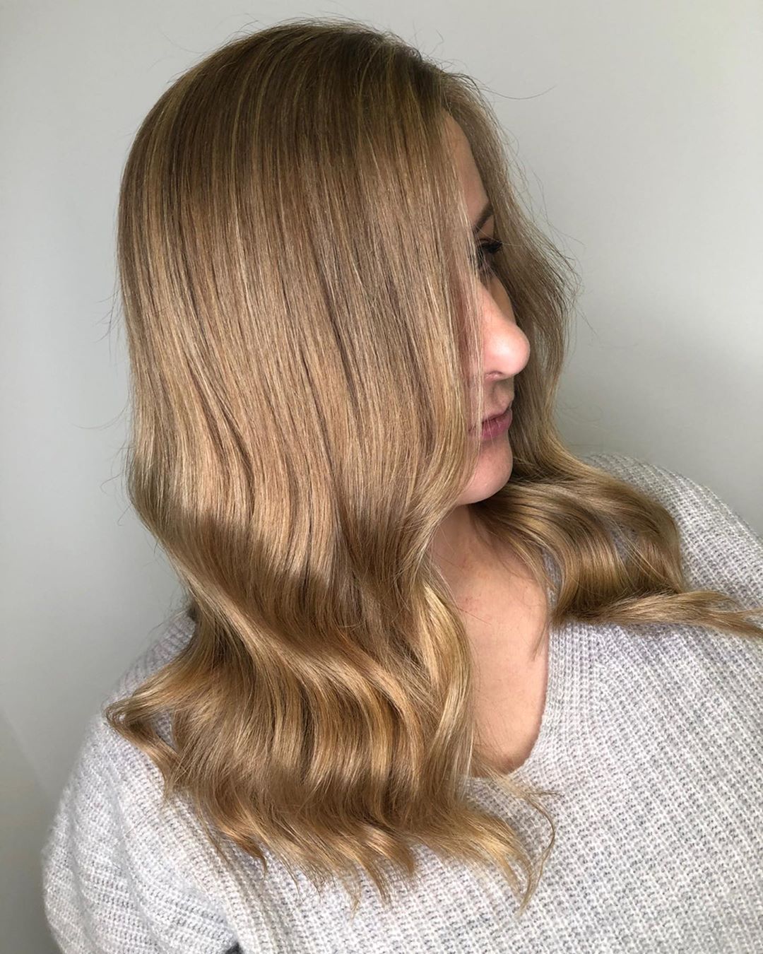 cheveux blond doré beige