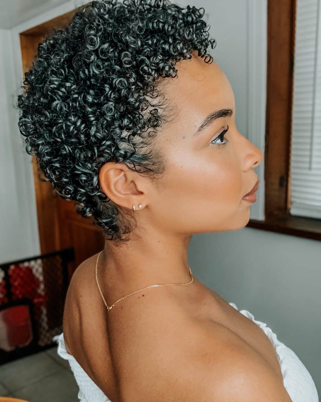 Cheveux courts et bouclés pour cheveux fins