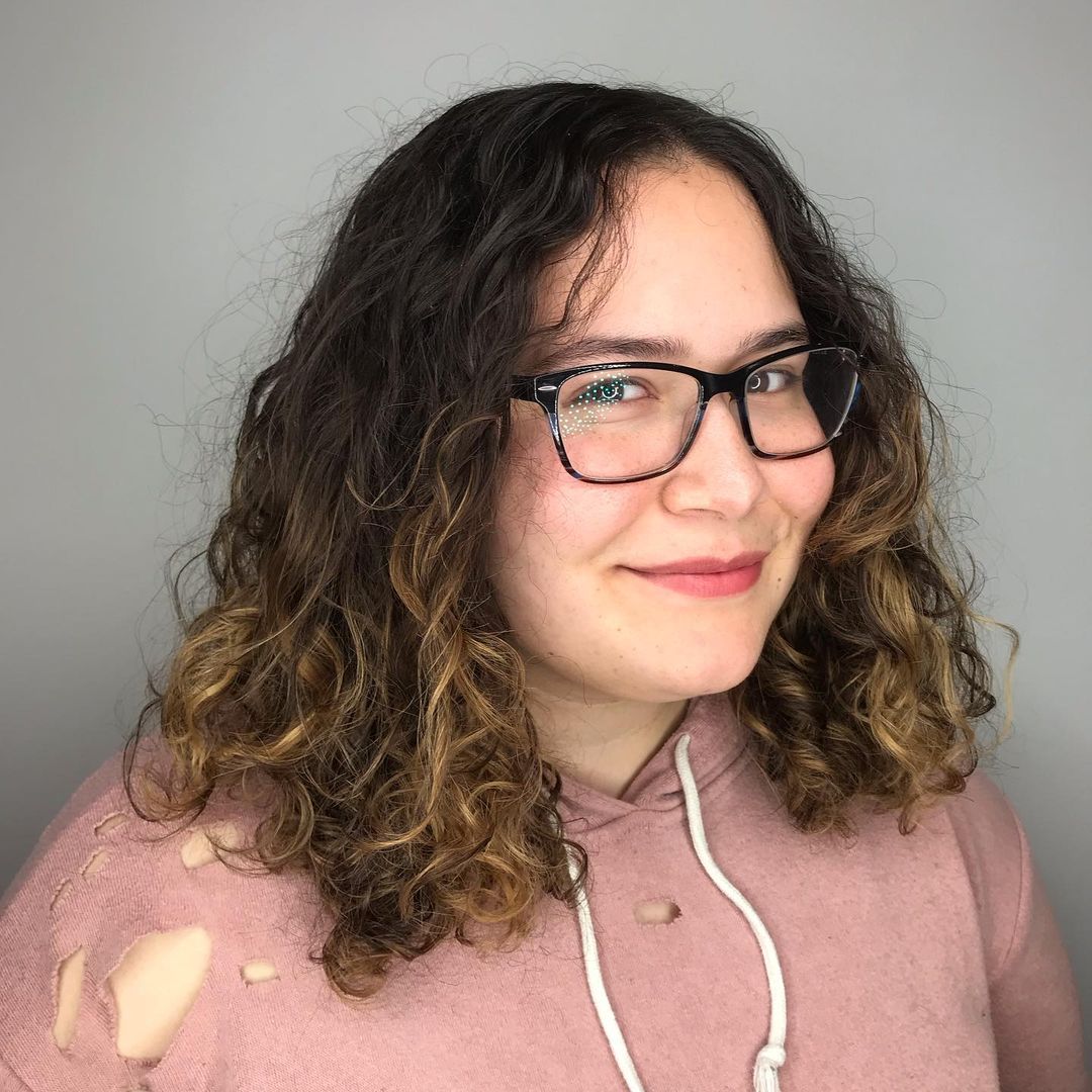 Chute de cheveux avec longue frange pour les visages ronds