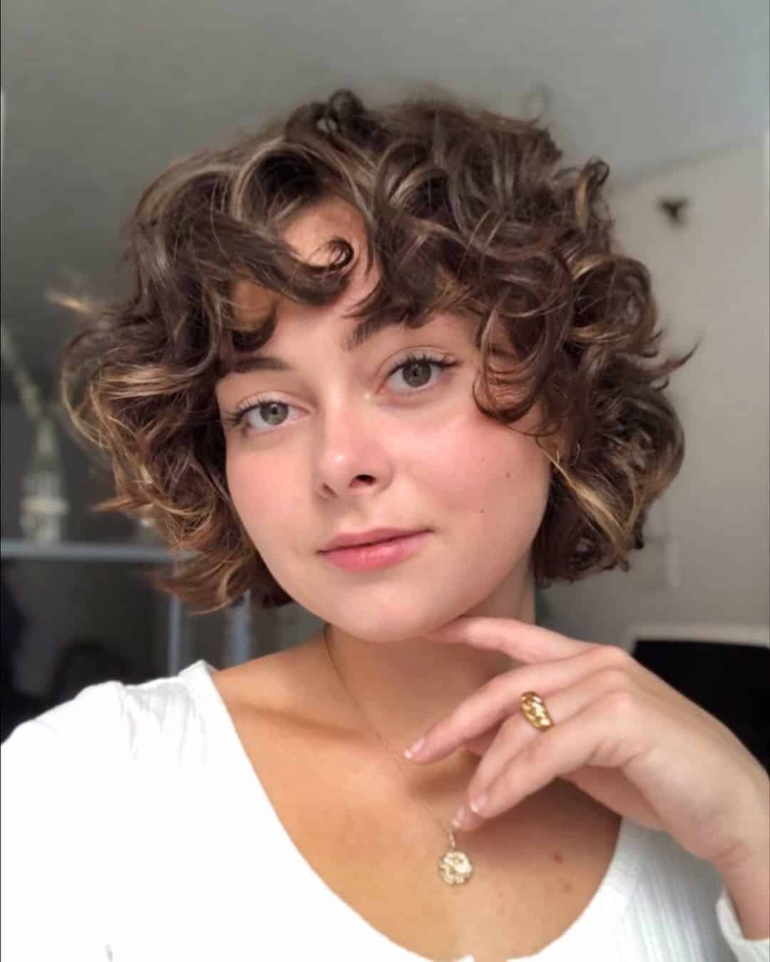 Boucles courtes et hirsutes