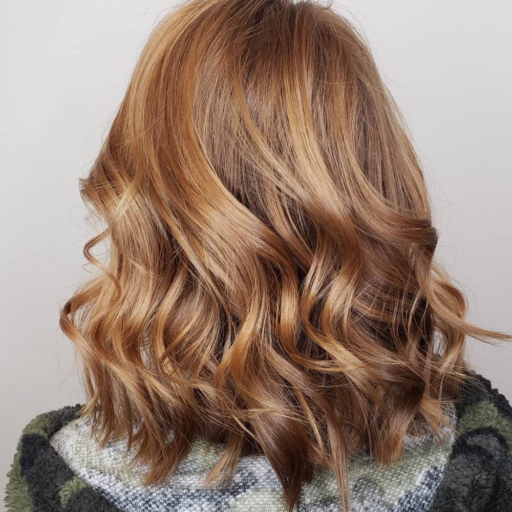 Cheveux blonds caramels et auburn