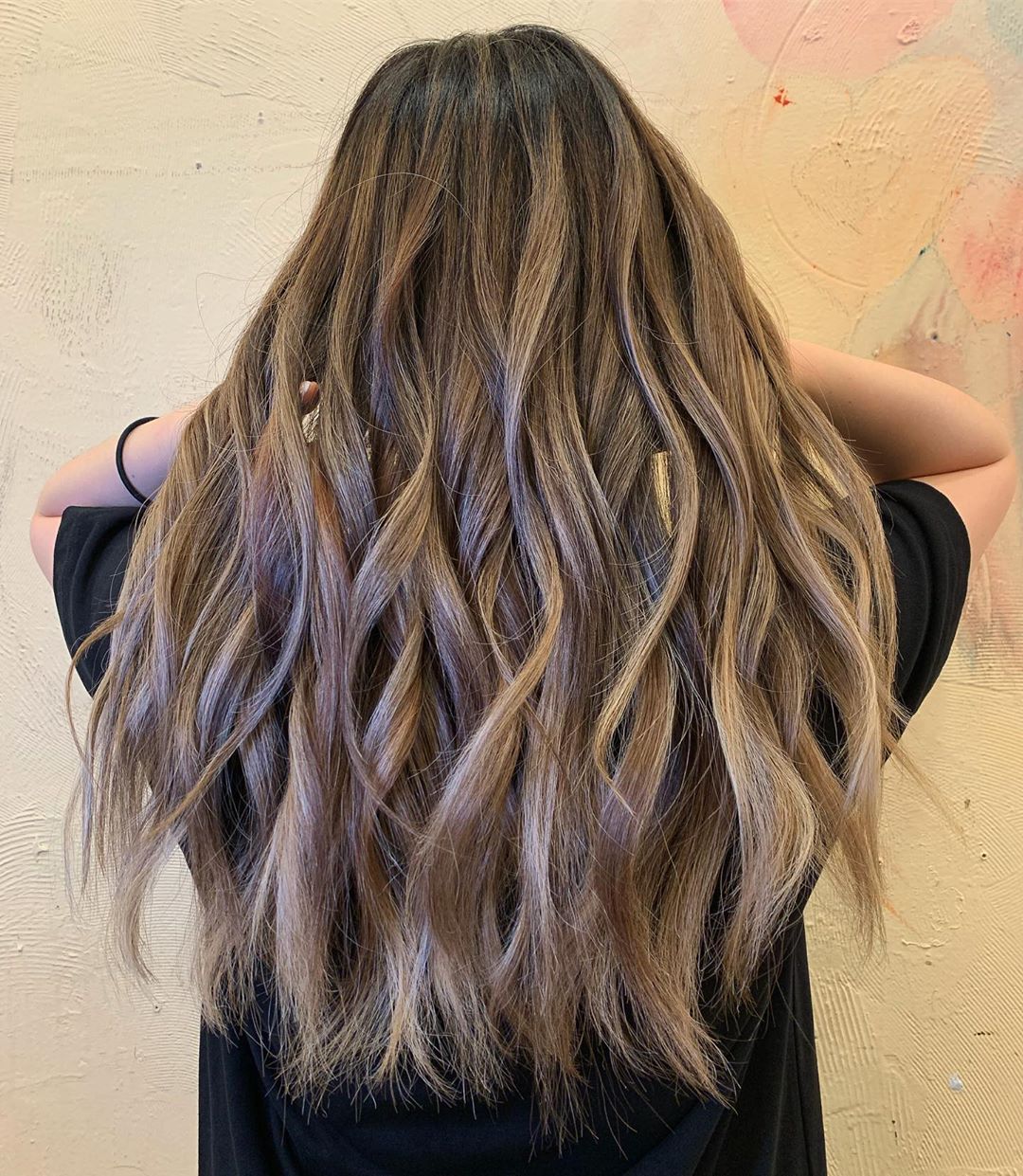 Blond cendré caramel sur cheveux bruns foncés