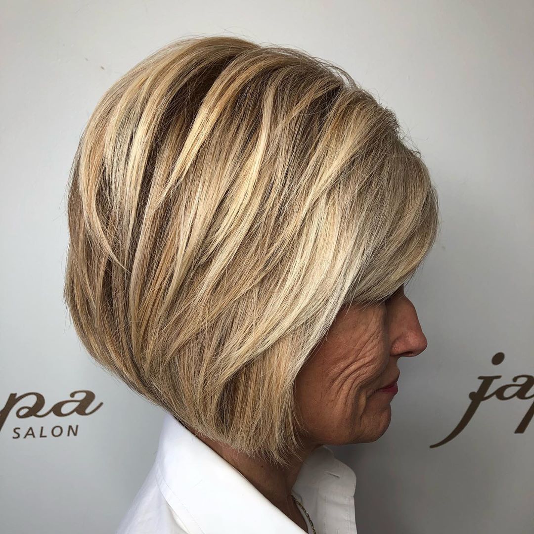 coupe de cheveux bob longueur menton pour les femmes de 70 ans