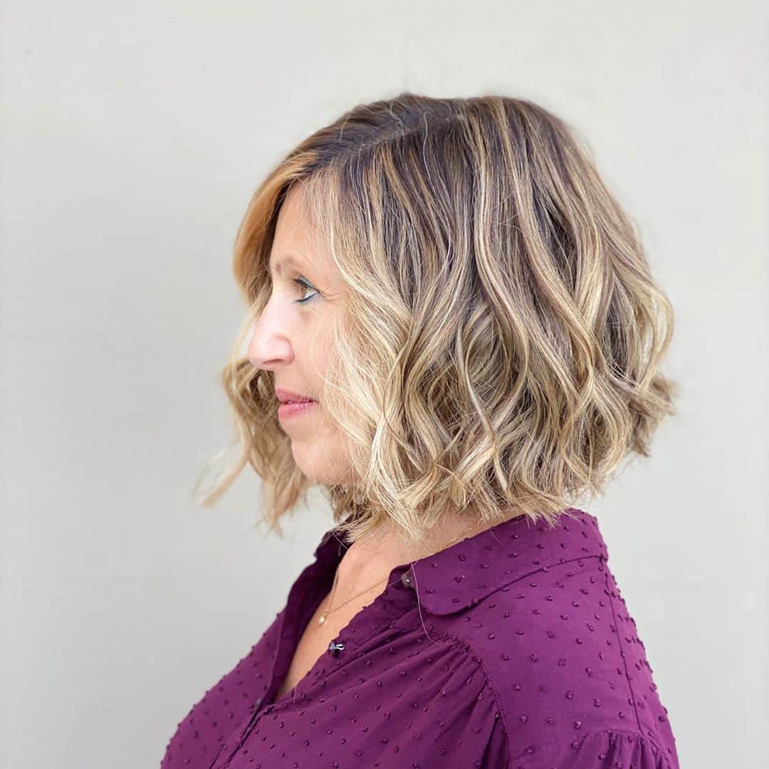 Bronde Dimensionnelle pour une femme de plus de 50 ans