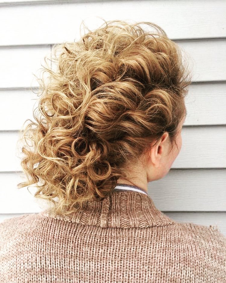 Coiffure naturelle et sans effort.