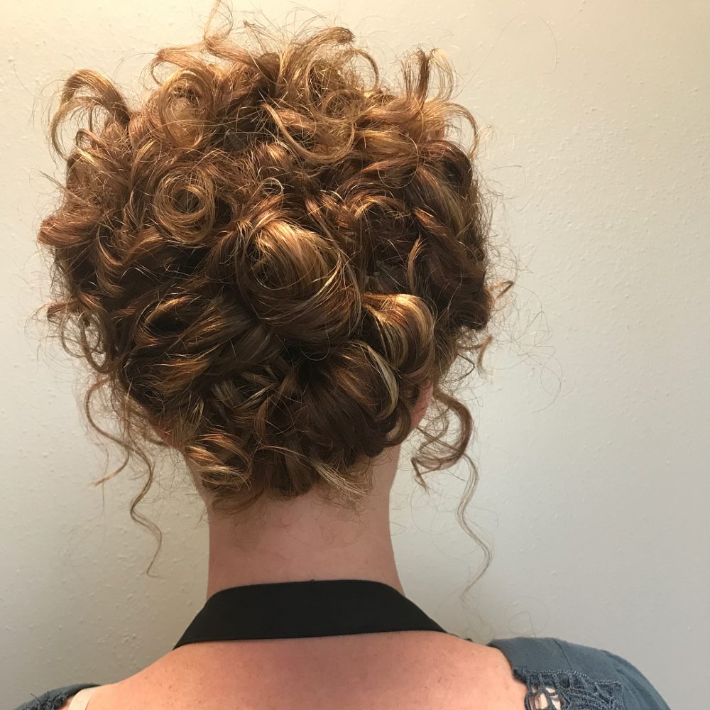 Coiffure Romantic Chic Updo