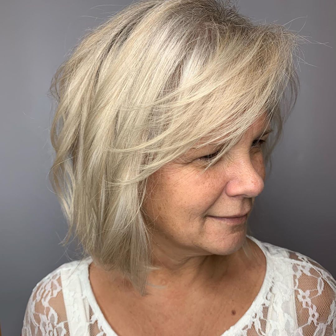 La coupe de cheveux texturée pour les cheveux fins